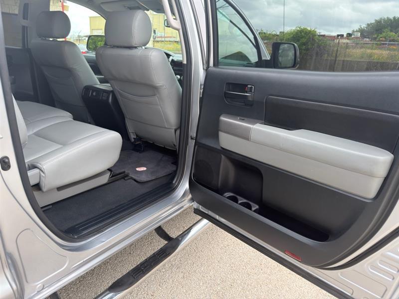 Toyota Tundra Tundra-Grade CrewMax 5.7L 2WD 2012