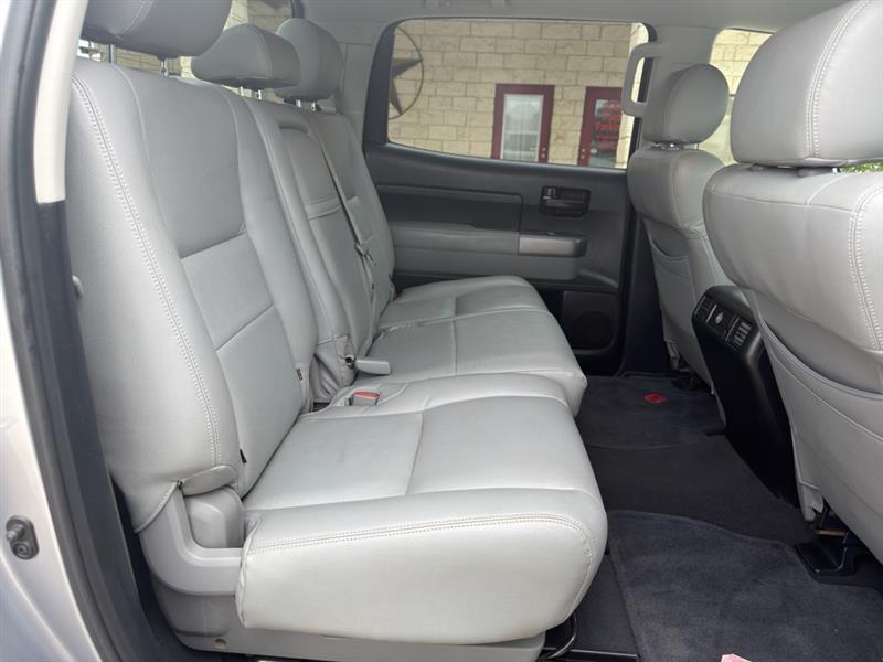 Toyota Tundra Tundra-Grade CrewMax 5.7L 2WD 2012