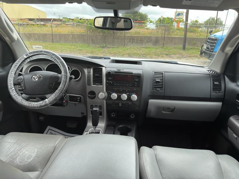 Toyota Tundra Tundra-Grade CrewMax 5.7L 2WD 2012