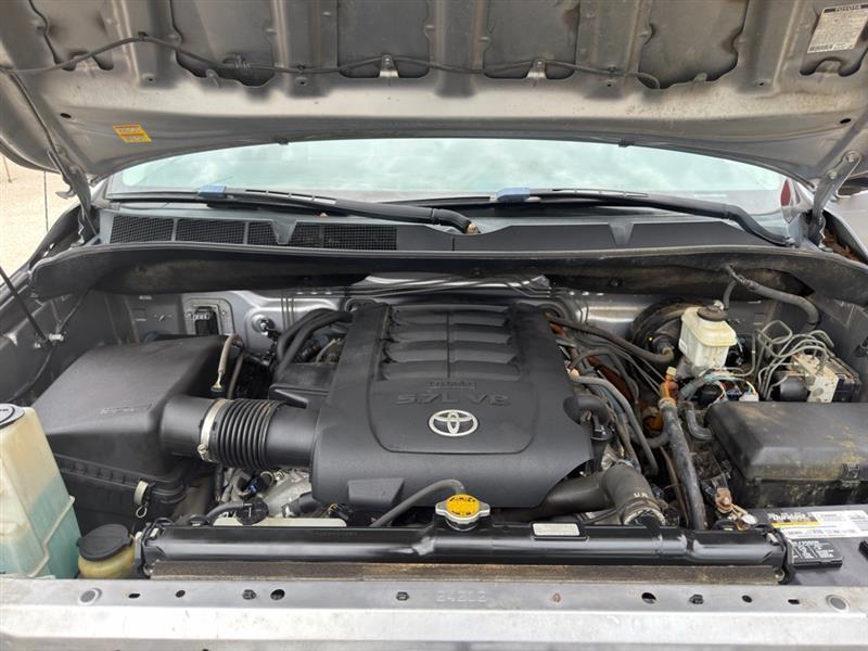 Toyota Tundra Tundra-Grade CrewMax 5.7L 2WD 2012