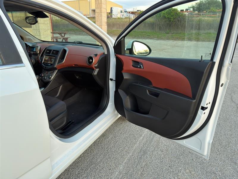 Chevrolet Sonic LT Auto 5-Door 2013