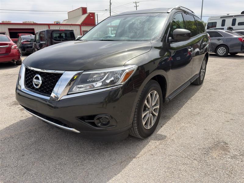 Nissan Pathfinder SV 2WD 2016