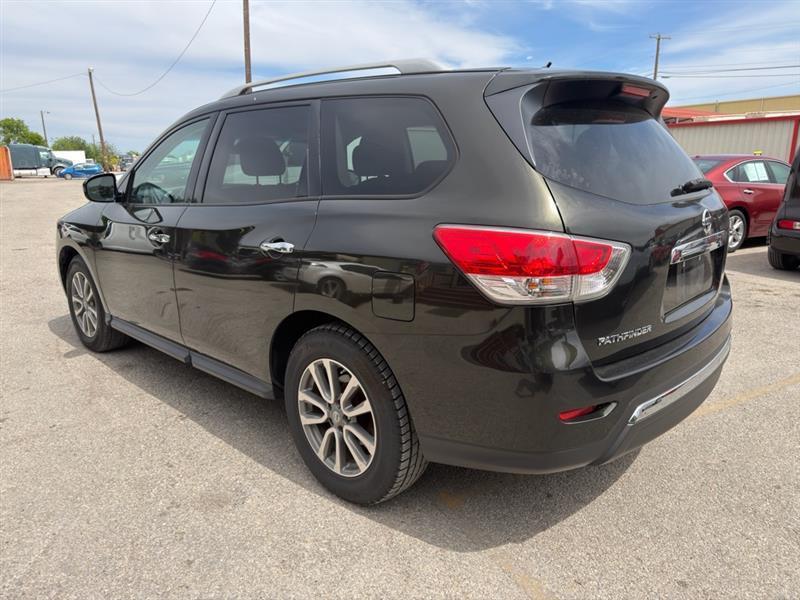 Nissan Pathfinder SV 2WD 2016