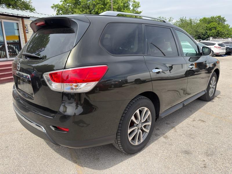 Nissan Pathfinder SV 2WD 2016
