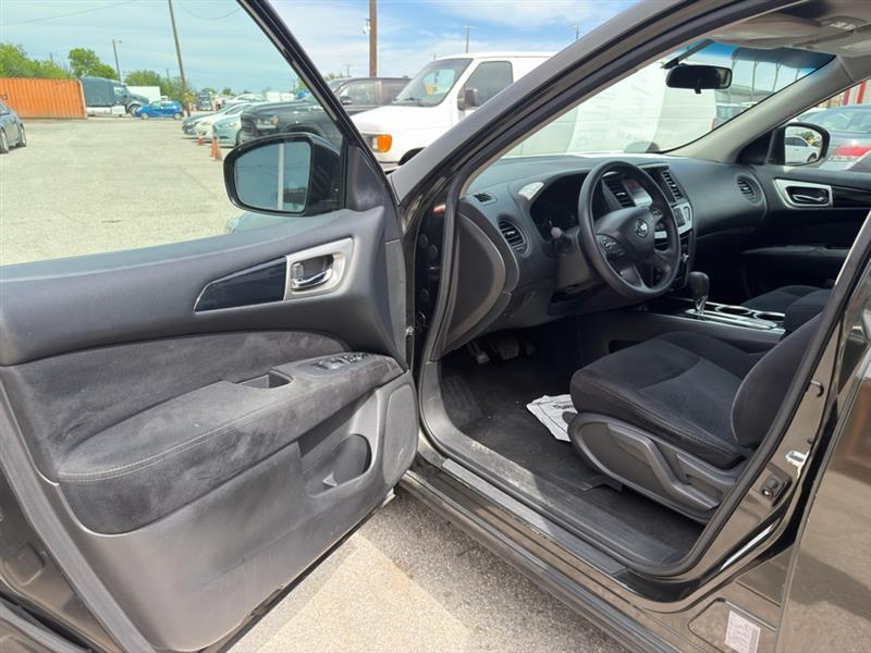 Nissan Pathfinder SV 2WD 2016