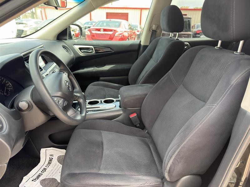 Nissan Pathfinder SV 2WD 2016