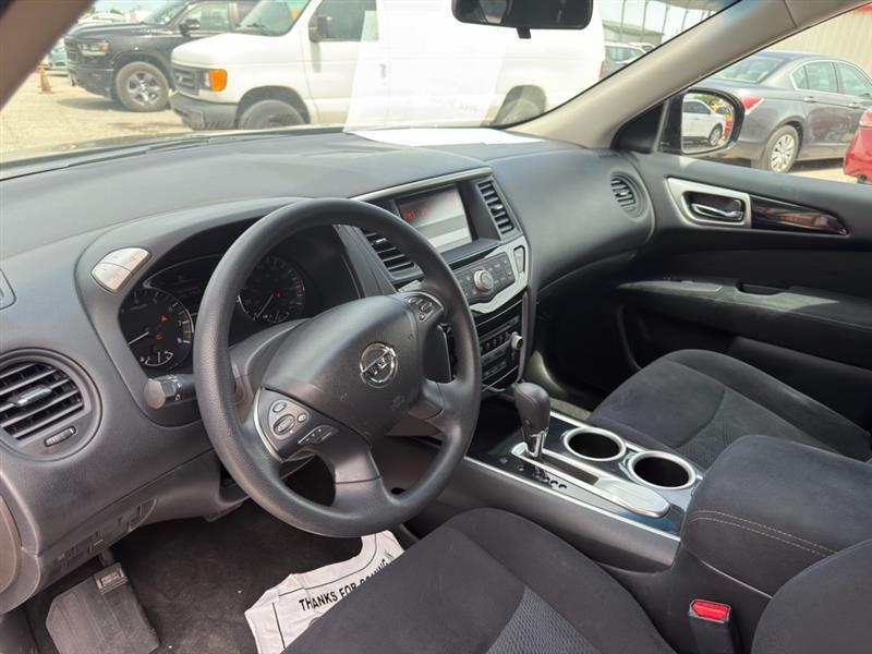 Nissan Pathfinder SV 2WD 2016