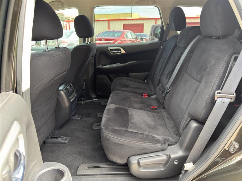 Nissan Pathfinder SV 2WD 2016