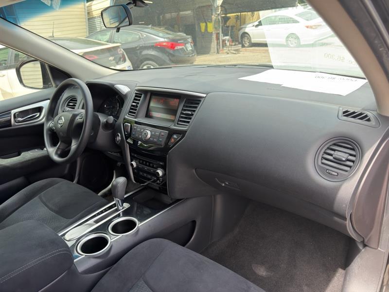 Nissan Pathfinder SV 2WD 2016