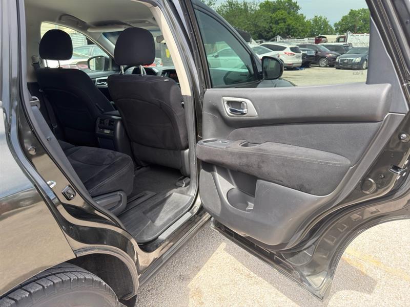 Nissan Pathfinder SV 2WD 2016