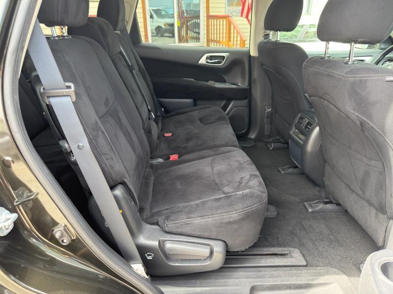 Nissan Pathfinder SV 2WD 2016