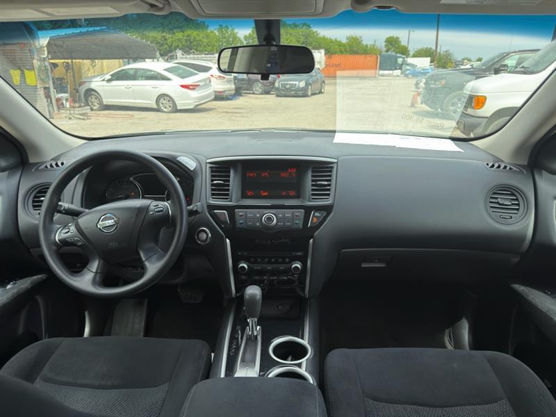 Nissan Pathfinder SV 2WD 2016