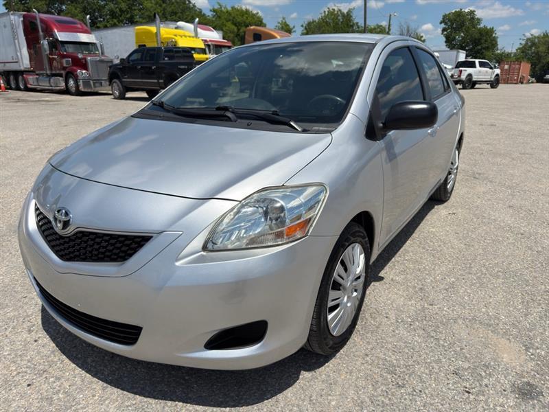 Toyota Yaris Sedan 5-Speed MT 2012