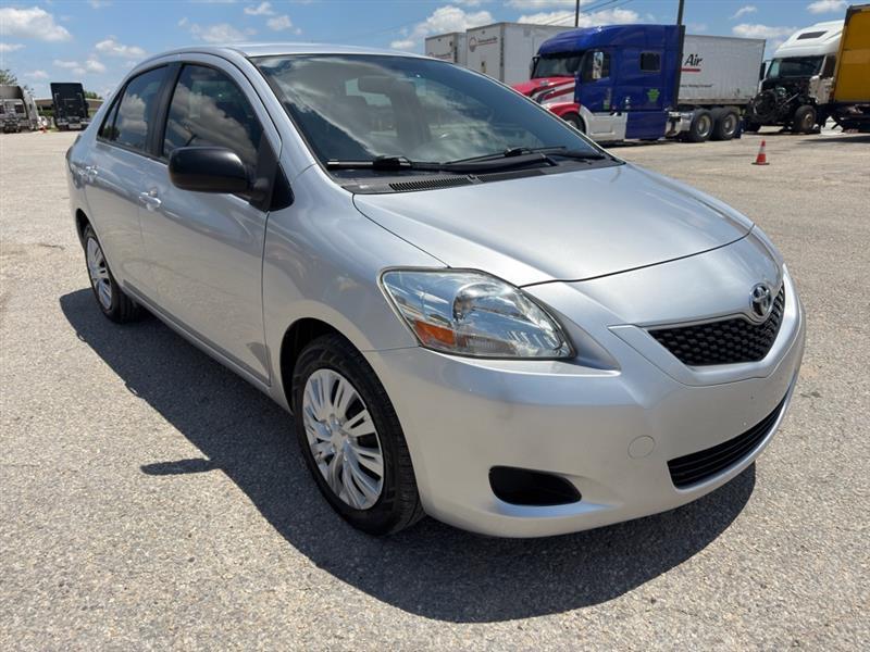 Toyota Yaris Sedan 5-Speed MT 2012