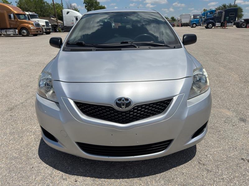 Toyota Yaris Sedan 5-Speed MT 2012