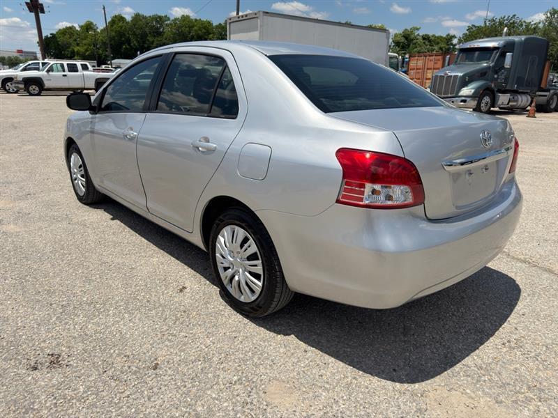 Toyota Yaris Sedan 5-Speed MT 2012