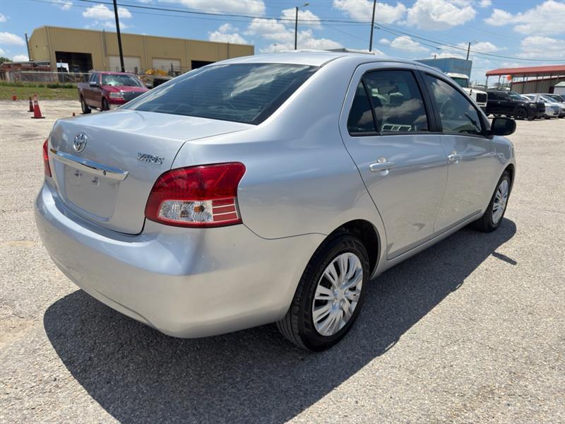 Toyota Yaris Sedan 5-Speed MT 2012
