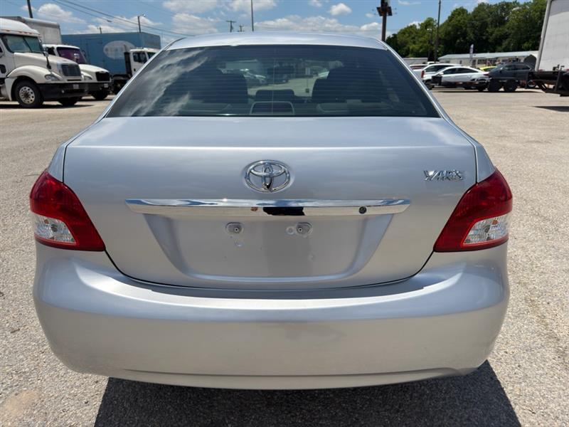 Toyota Yaris Sedan 5-Speed MT 2012