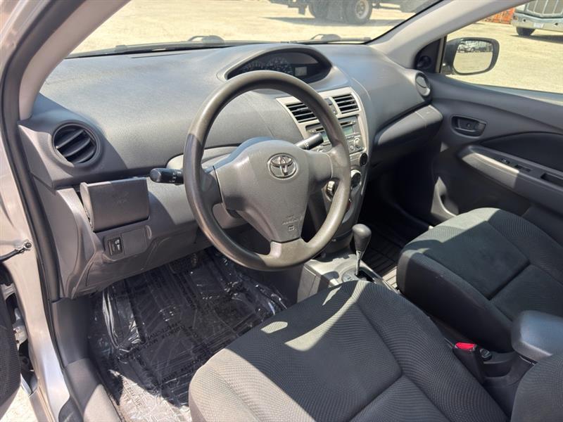 Toyota Yaris Sedan 5-Speed MT 2012