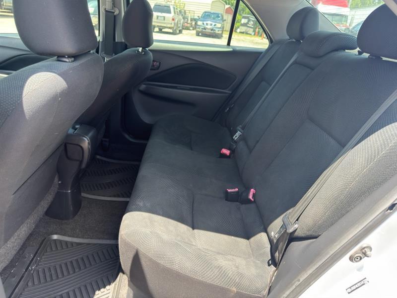Toyota Yaris Sedan 5-Speed MT 2012