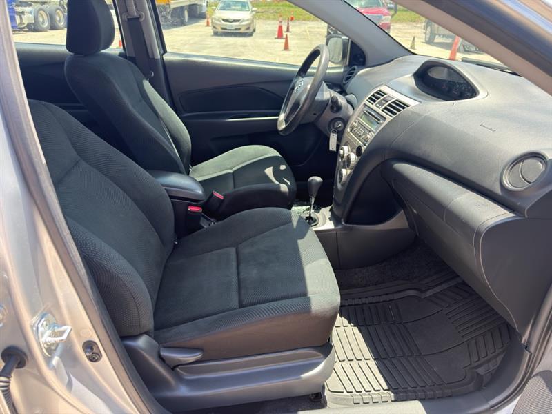 Toyota Yaris Sedan 5-Speed MT 2012