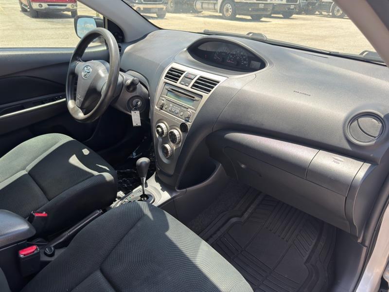 Toyota Yaris Sedan 5-Speed MT 2012