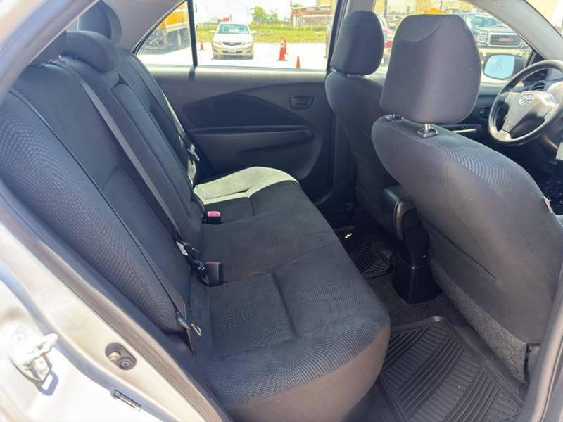 Toyota Yaris Sedan 5-Speed MT 2012