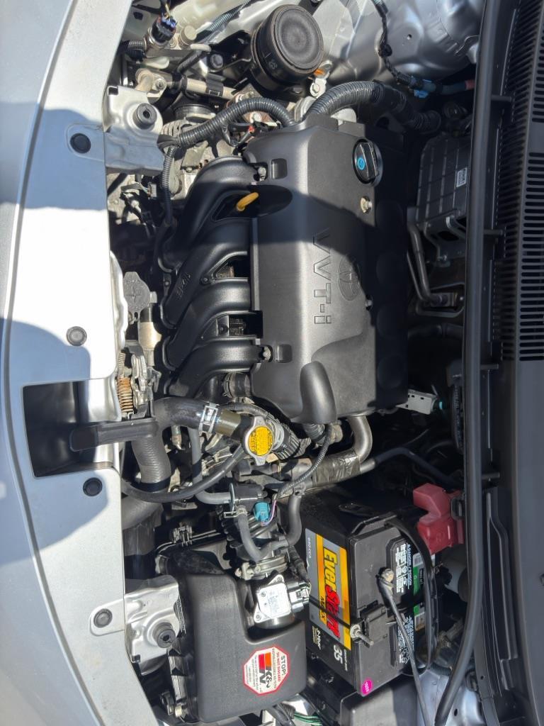 Toyota Yaris Sedan 5-Speed MT 2012