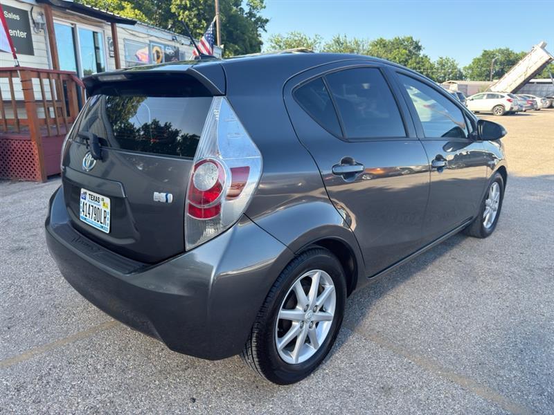 Toyota Prius c One 2012