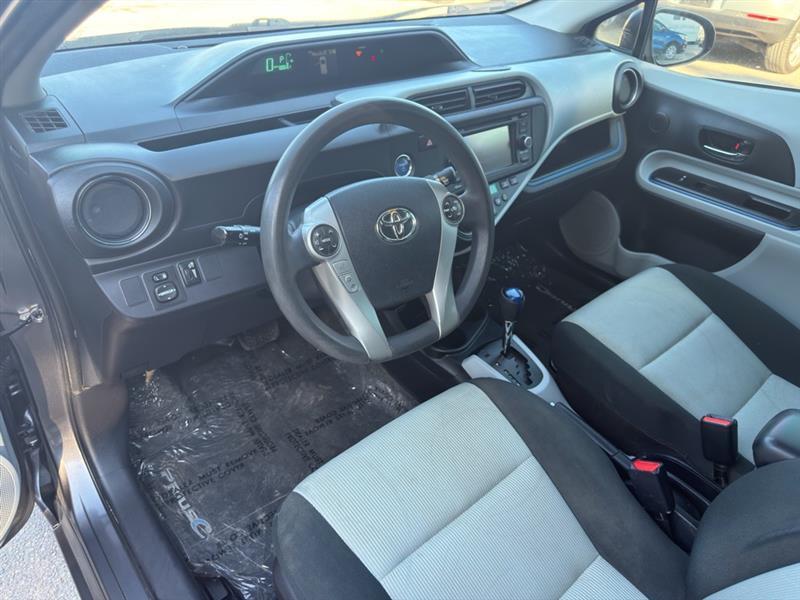 Toyota Prius c One 2012
