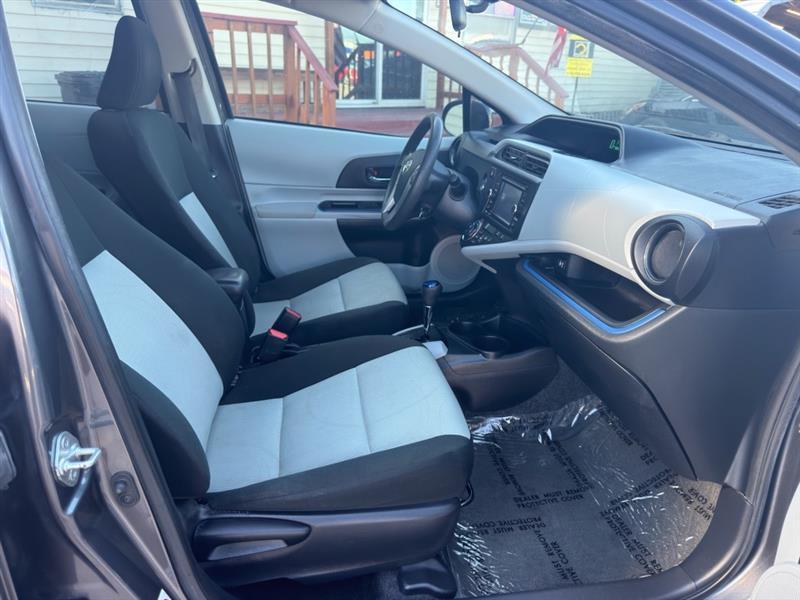 Toyota Prius c One 2012