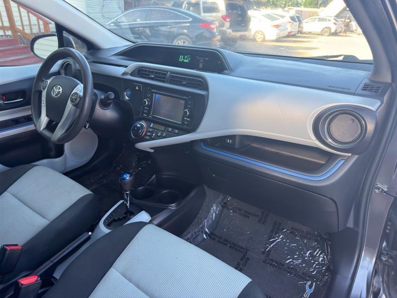 Toyota Prius c One 2012