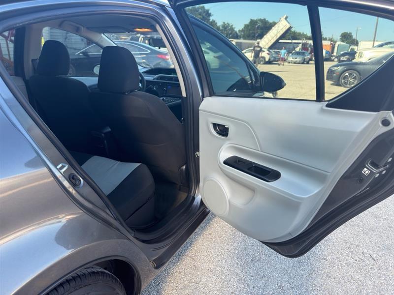 Toyota Prius c One 2012