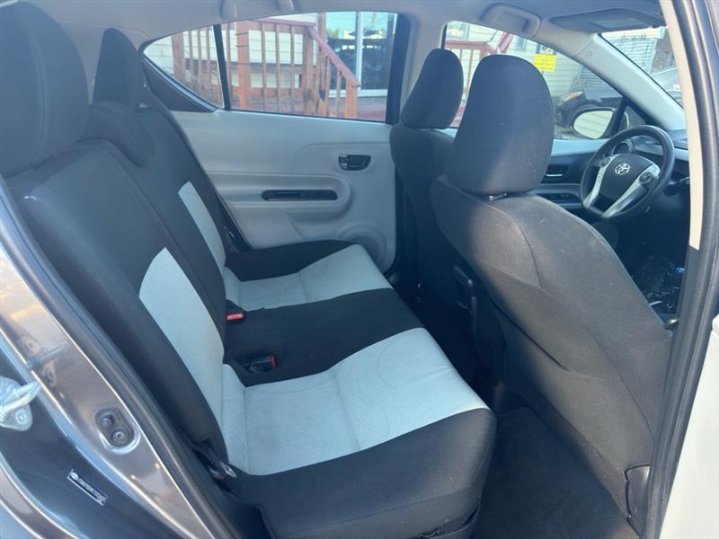Toyota Prius c One 2012