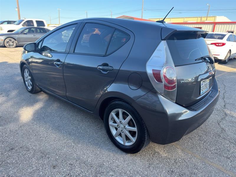 Toyota Prius c One 2012