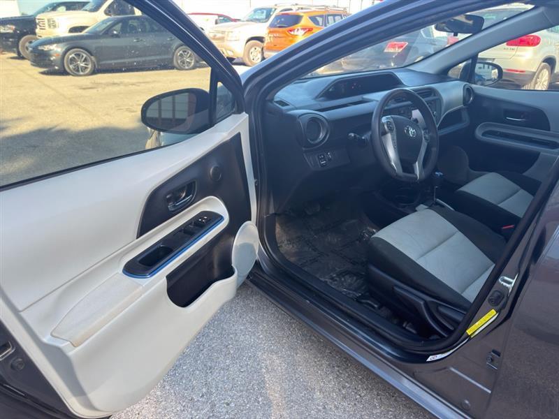 Toyota Prius c One 2012