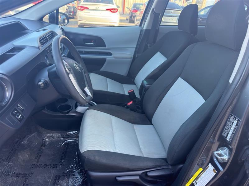 Toyota Prius c One 2012