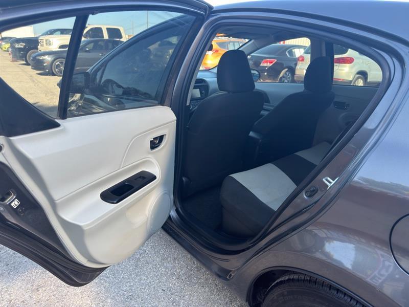 Toyota Prius c One 2012