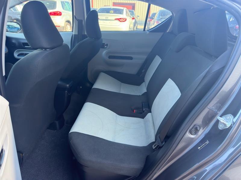 Toyota Prius c One 2012