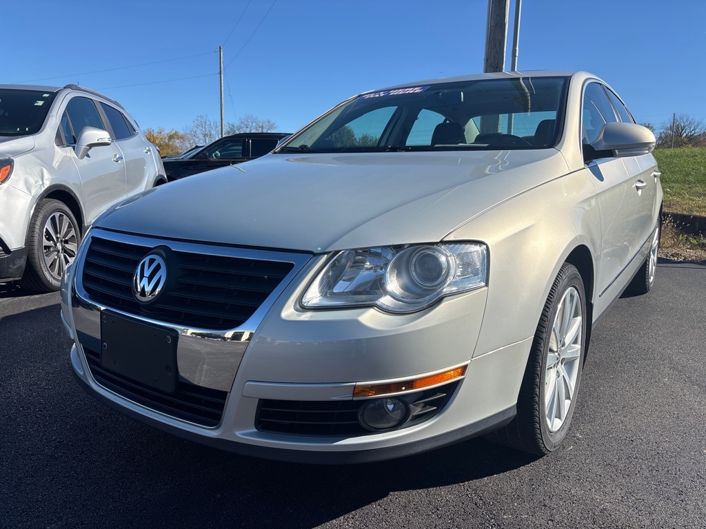 2010 Volkswagen Passat Sedan 4dr DSG Komfort FWD