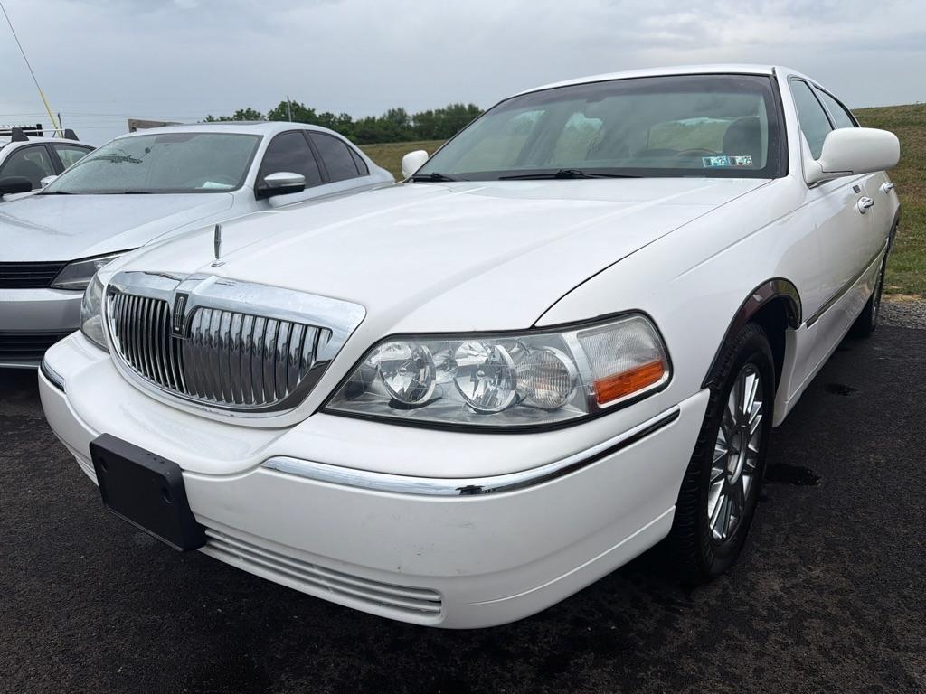 2010 Lincoln Town Car 4dr Sdn Signature Limited