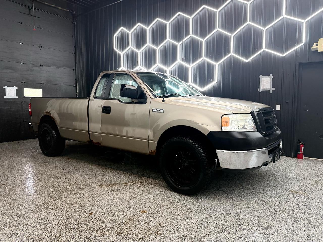 2006 Ford F-150 STX Regular Cab 126-in Styleside's photo