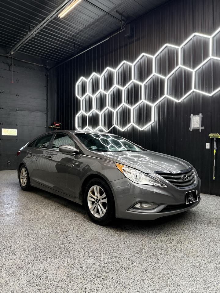 Hyundai Sonata photo 2