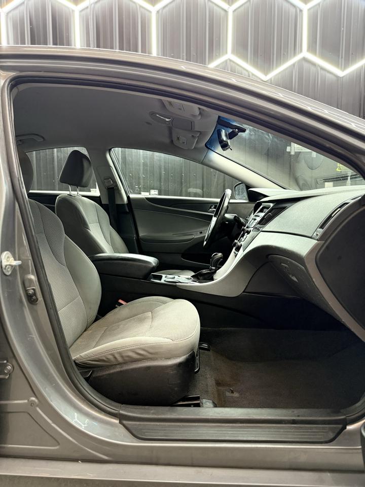 Hyundai Sonata photo 8