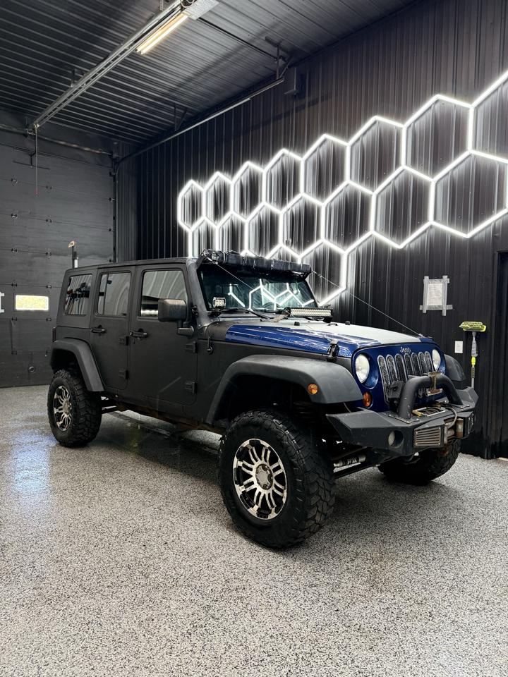 Jeep Wrangler photo 2