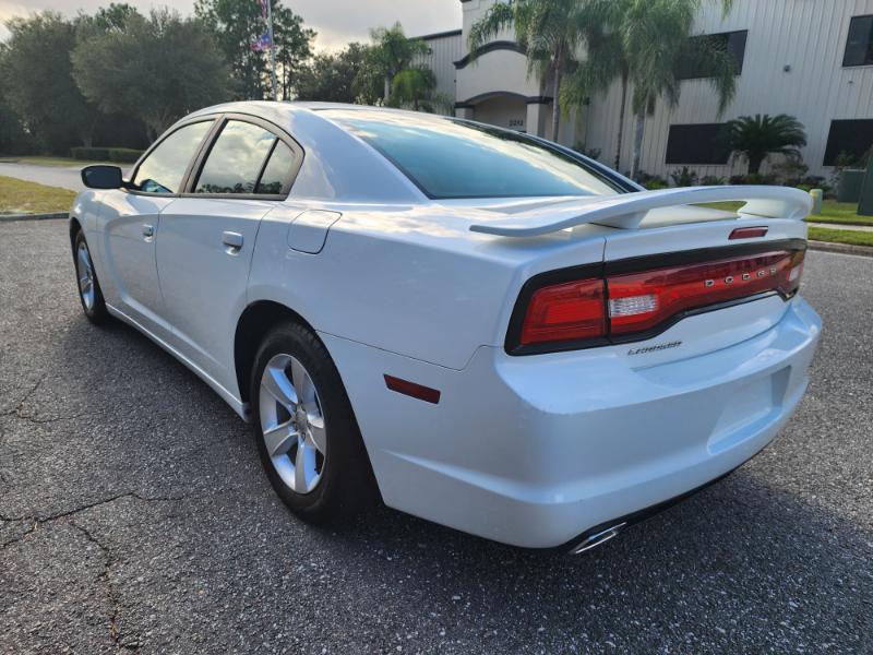 Dodge Charger SE 2012