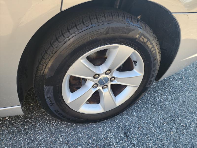 Dodge Charger SE 2012