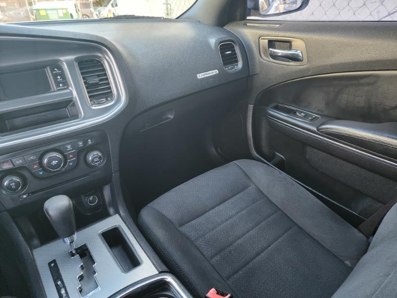 Dodge Charger SE 2012