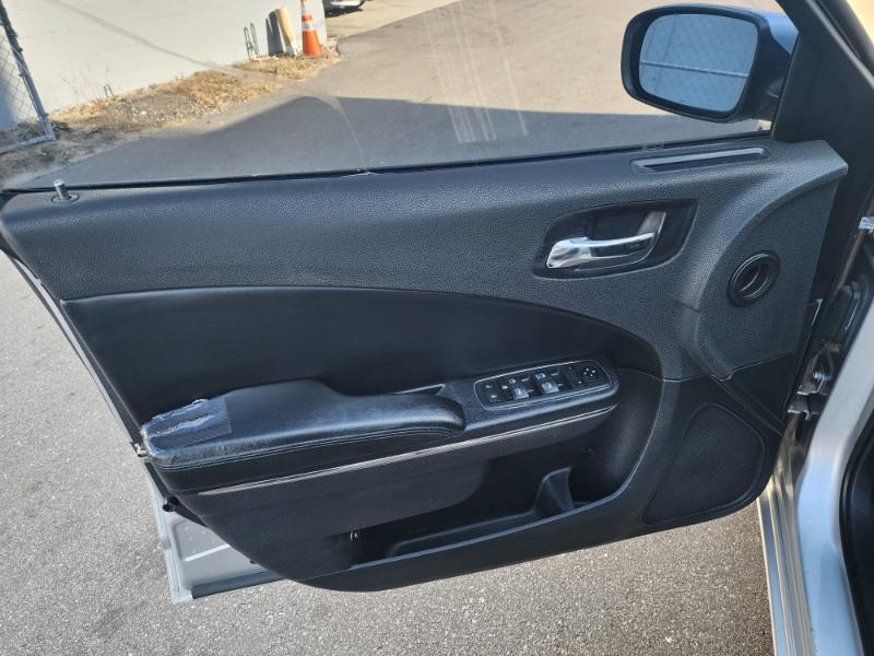 Dodge Charger SE 2012