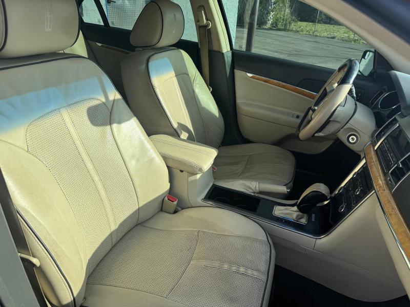 Lincoln MKZ FWD 2011